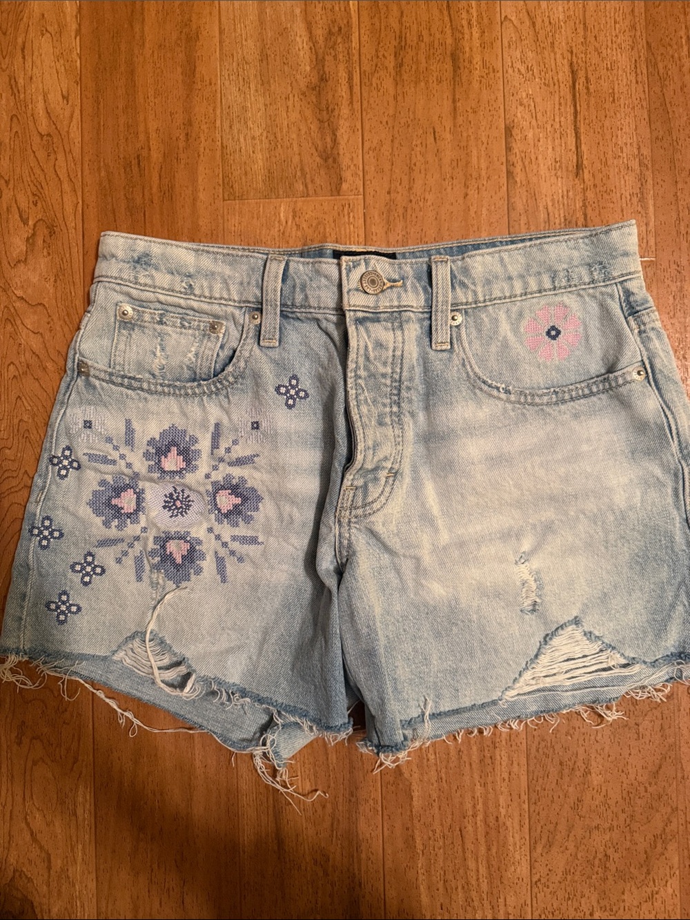 Lucky Brand - Light Wash Denim Embroidered Women’s Shorts